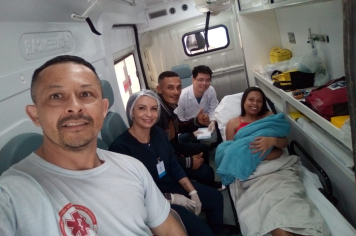Parto de emergência realizado por equipe de saúde em Jacupiranga